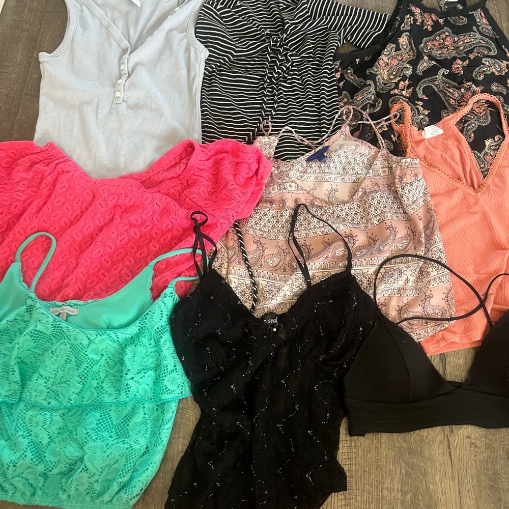 ‼️BUNDLE‼️-5/$10 Women’s Crop/Tank Tops Bundle- 5 Crop/Tank Tops for $10